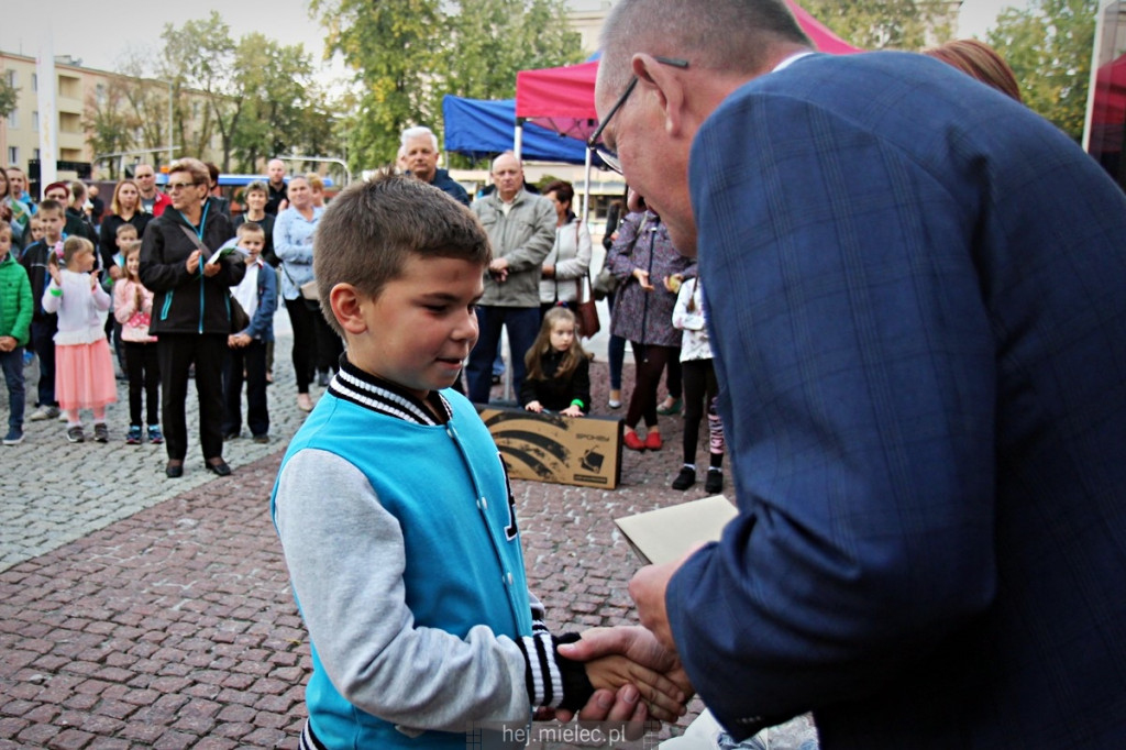 Dwa autobusowe eksperymenty w Mielcu