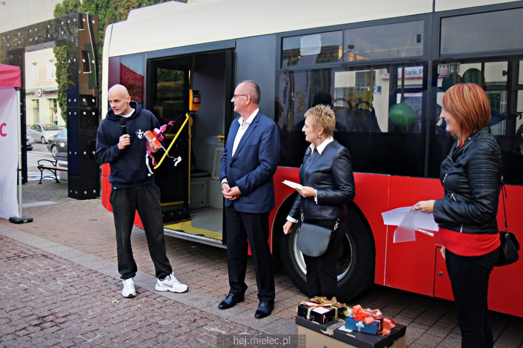 Dwa autobusowe eksperymenty w Mielcu