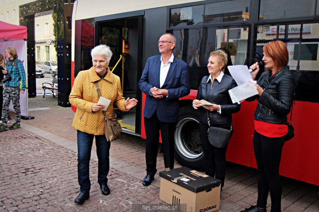 Dwa autobusowe eksperymenty w Mielcu