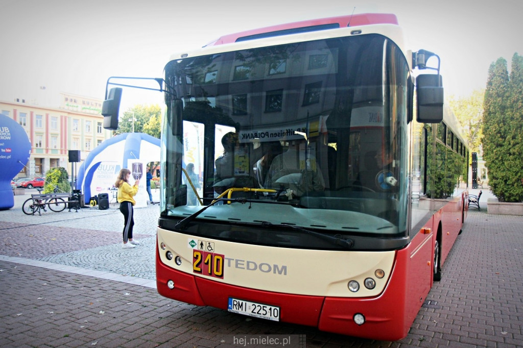 Dwa autobusowe eksperymenty w Mielcu