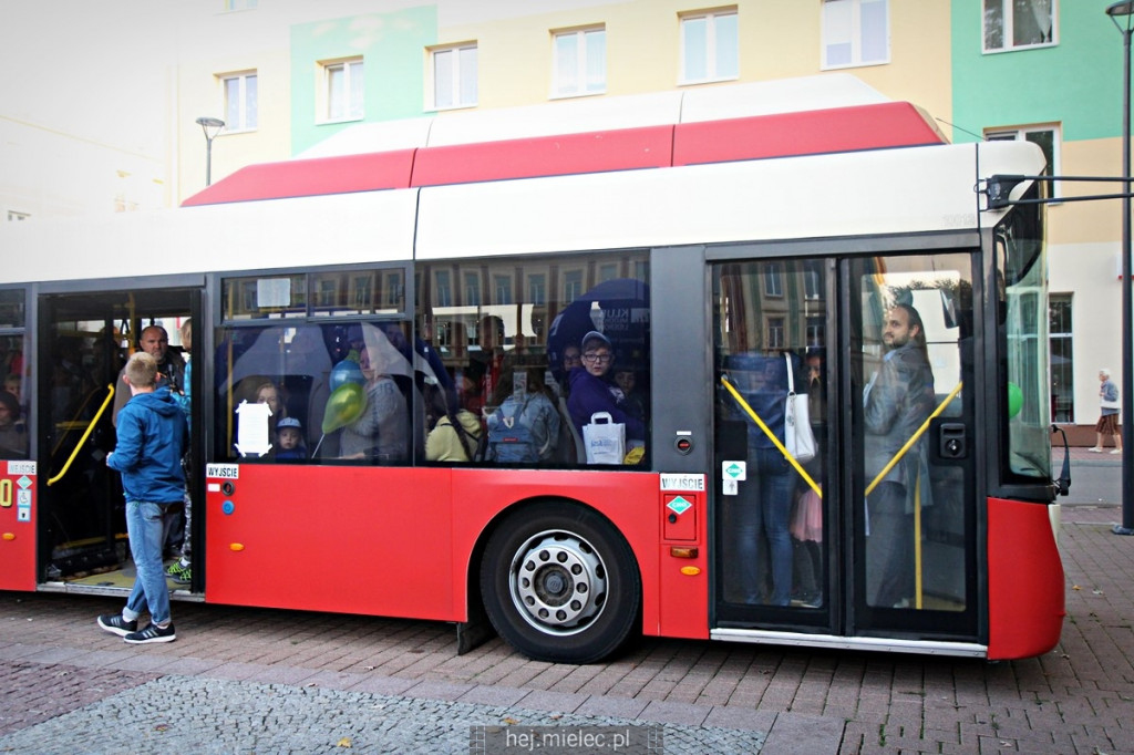 Dwa autobusowe eksperymenty w Mielcu