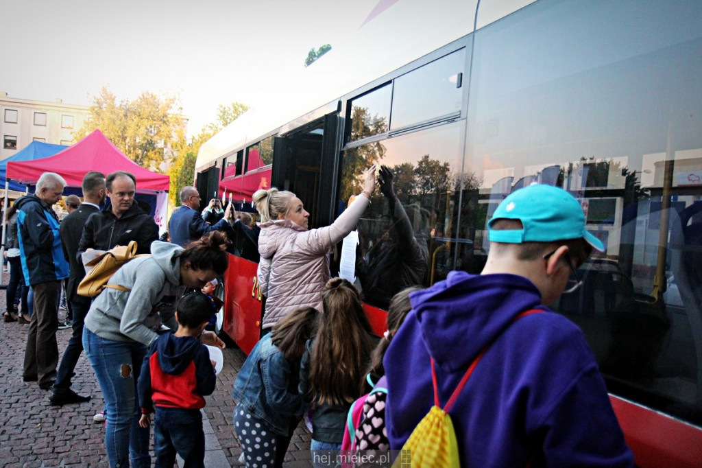 Dwa autobusowe eksperymenty w Mielcu