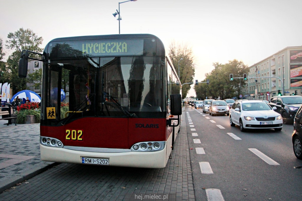 Dwa autobusowe eksperymenty w Mielcu