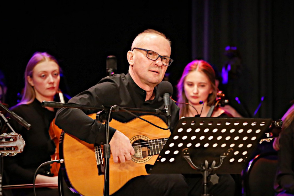 Koncert Andrzeja Szęszoła z zespołem i orkiestrą