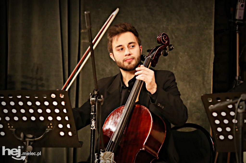Koncert Andrzeja Szęszoła z zespołem i orkiestrą