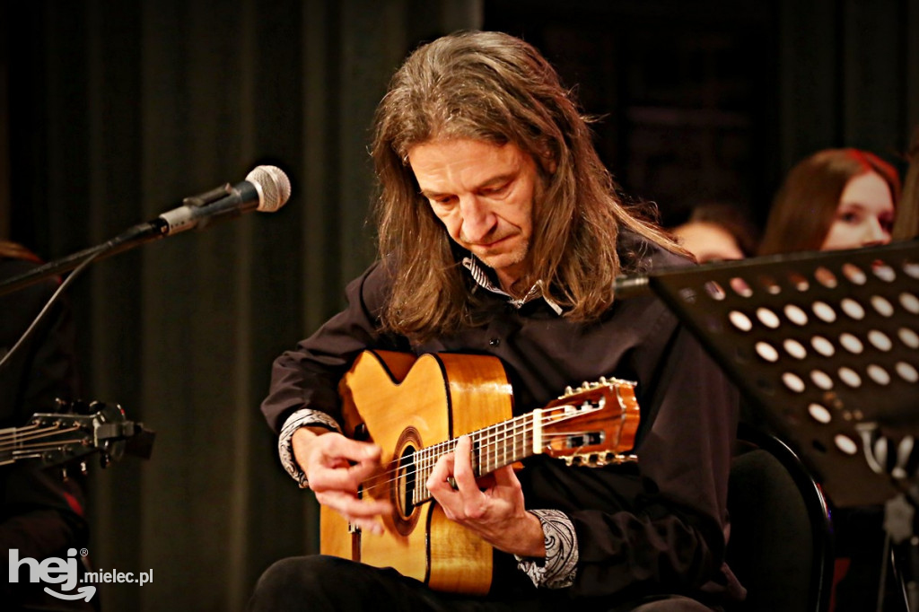 Koncert Andrzeja Szęszoła z zespołem i orkiestrą
