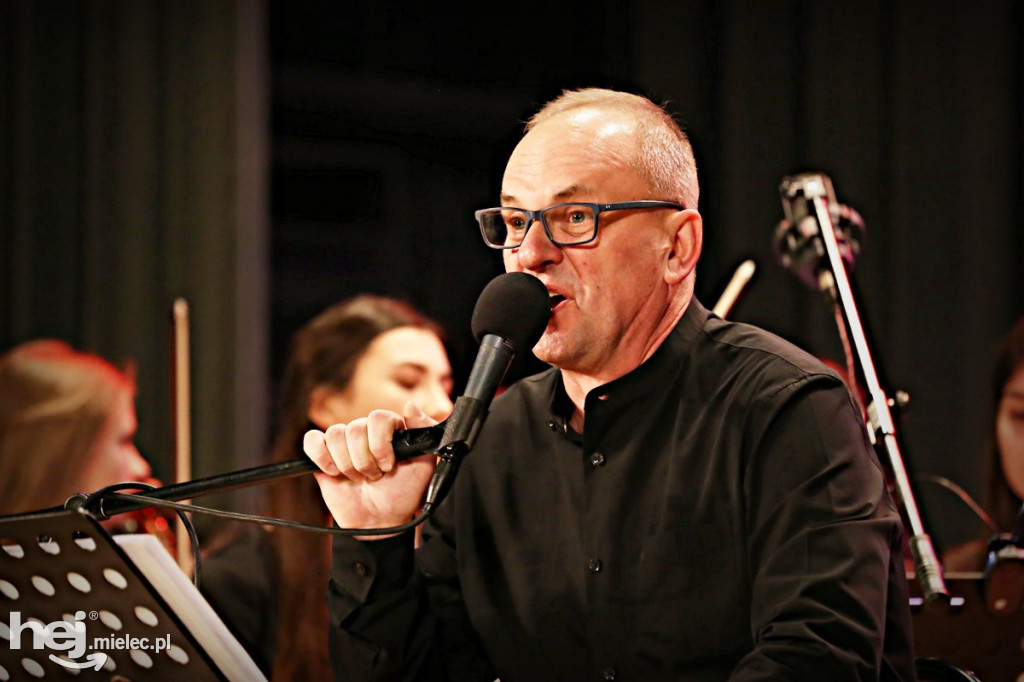 Koncert Andrzeja Szęszoła z zespołem i orkiestrą