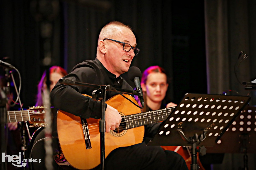 Koncert Andrzeja Szęszoła z zespołem i orkiestrą
