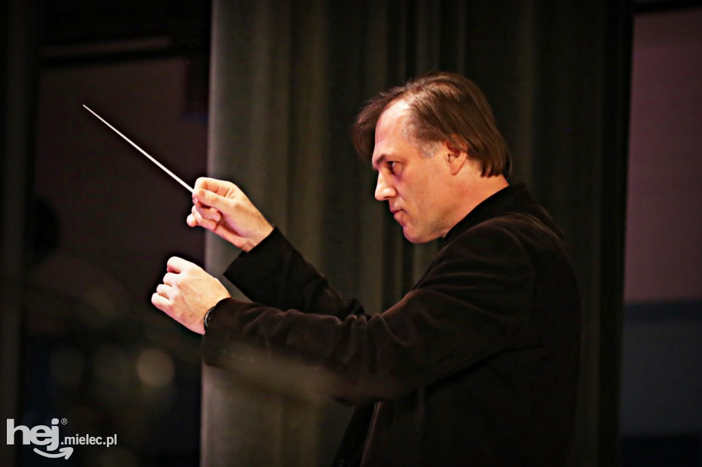 Koncert Andrzeja Szęszoła z zespołem i orkiestrą