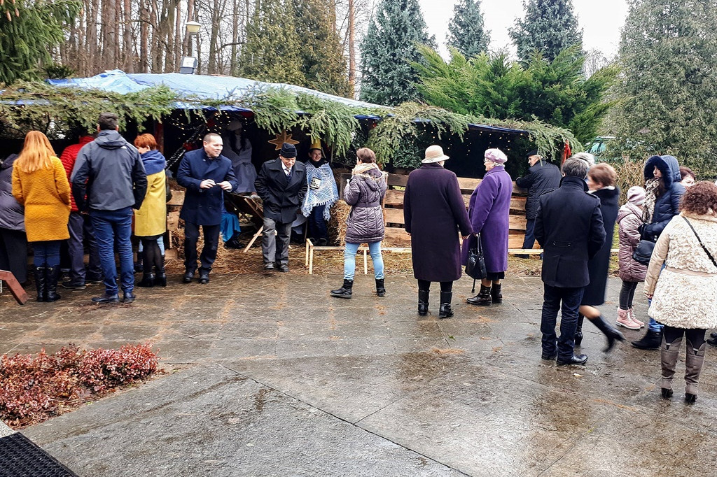 Trzech Króli odwiedziło żywą szopkę w Borkach Nizińskich