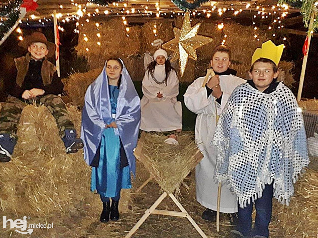 Trzech Króli odwiedziło żywą szopkę w Borkach Nizińskich