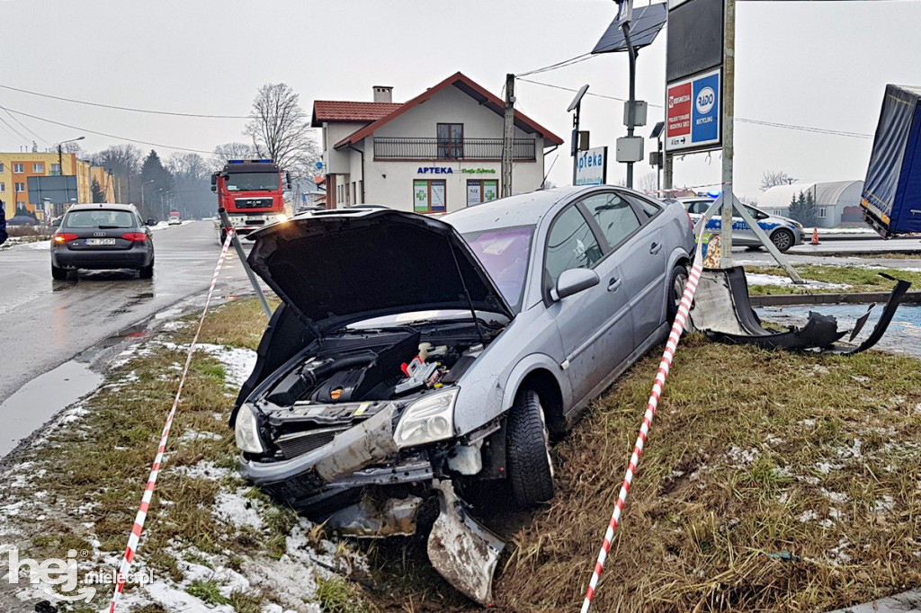 Opel wpadł przed TIR-a