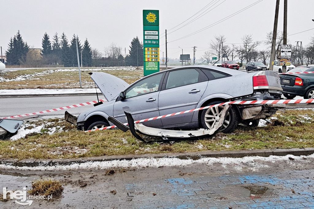 Opel wpadł przed TIR-a