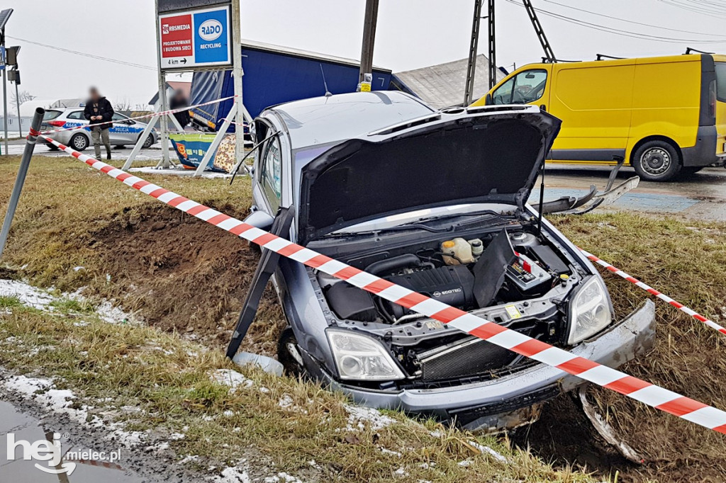 Opel wpadł przed TIR-a