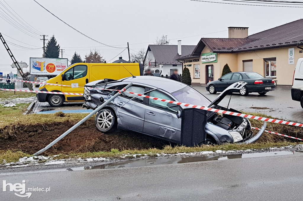 Opel wpadł przed TIR-a