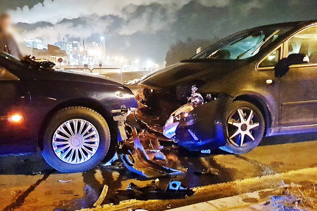 Czołowe zderzenie w strefie ekonomicznej