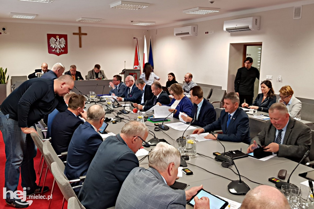 Sesja Rady Powiatu. Temat: szpital