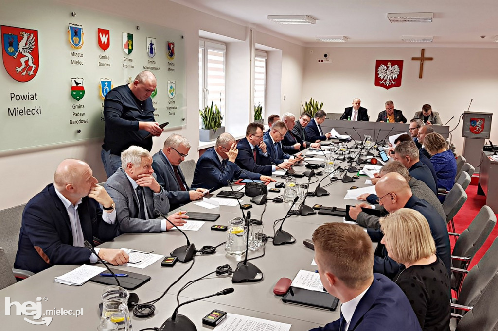 Sesja Rady Powiatu. Temat: szpital