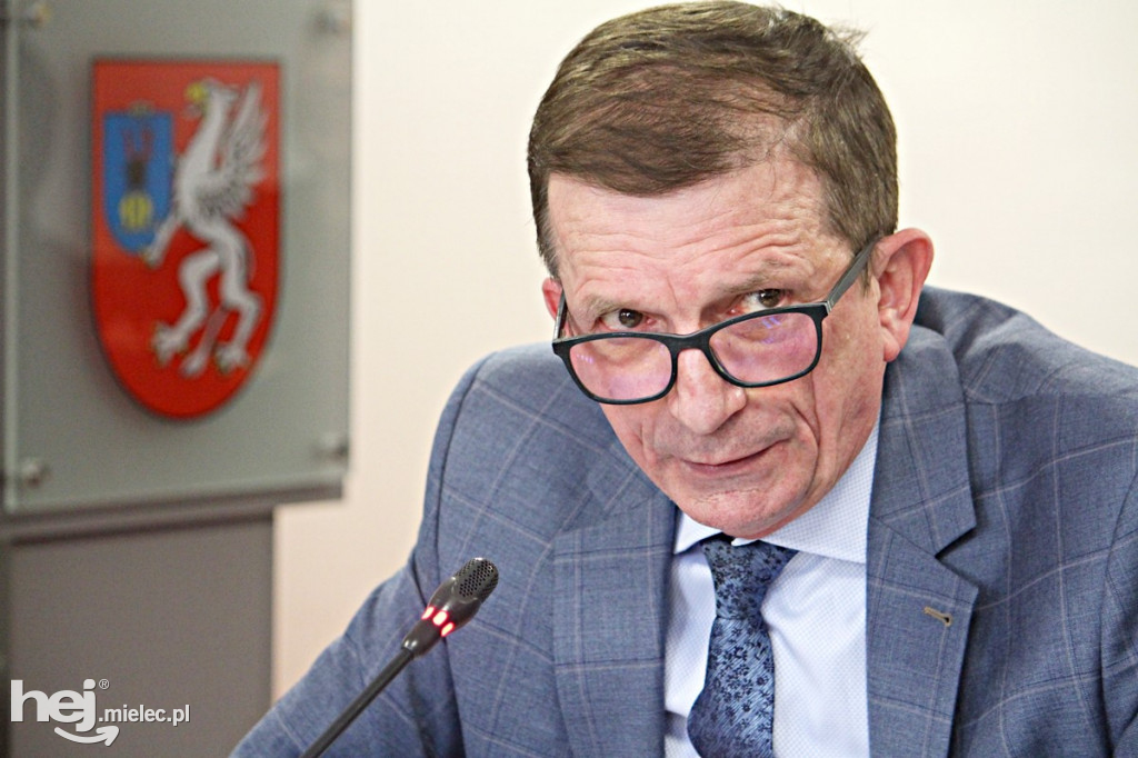 Sesja Rady Powiatu. Temat: szpital