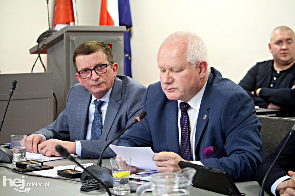 Sesja Rady Powiatu. Temat: szpital