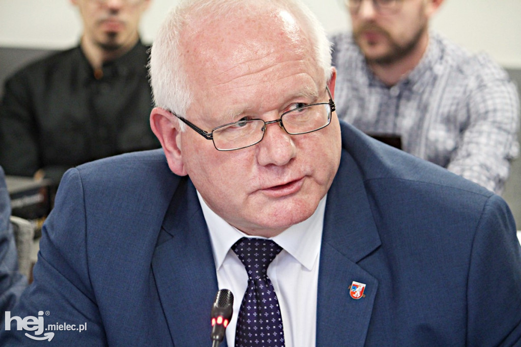 Sesja Rady Powiatu. Temat: szpital