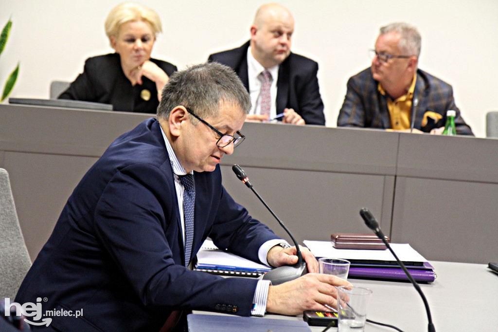 Sesja Rady Powiatu. Temat: szpital