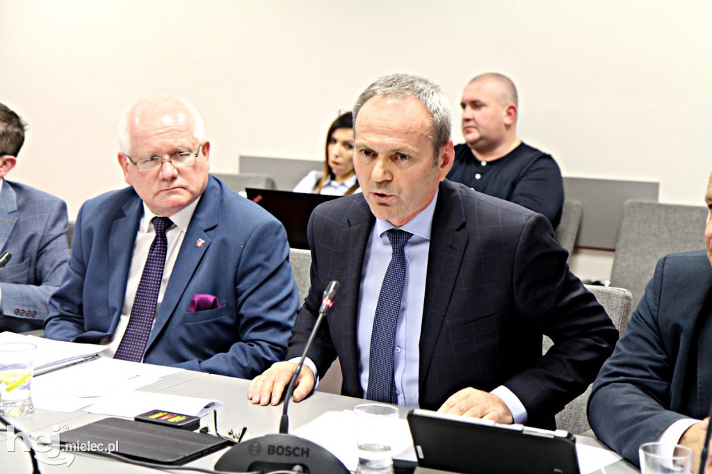 Sesja Rady Powiatu. Temat: szpital
