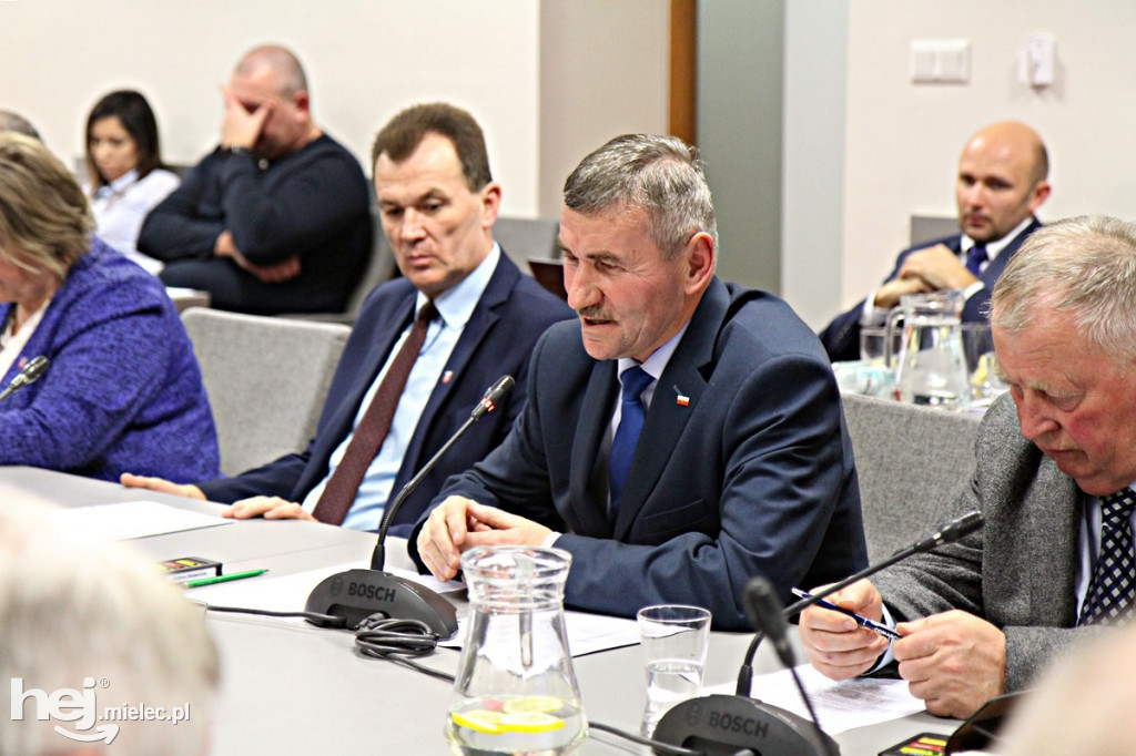 Sesja Rady Powiatu. Temat: szpital
