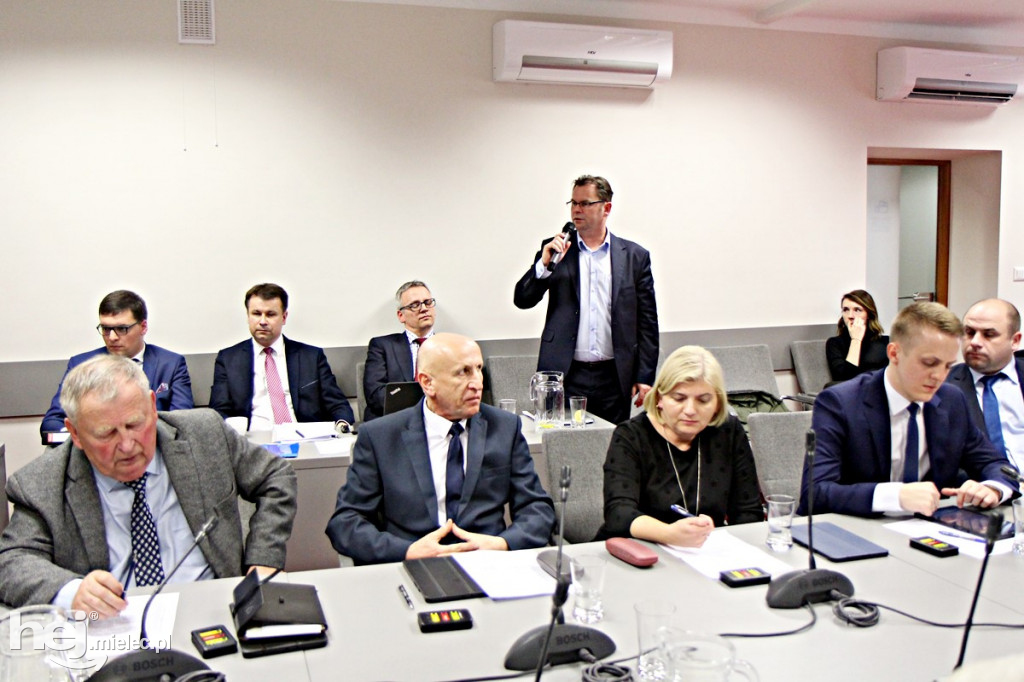 Sesja Rady Powiatu. Temat: szpital