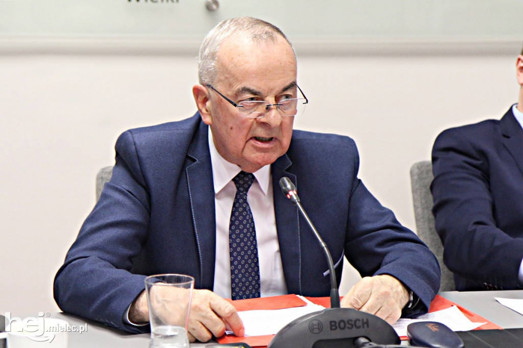 Sesja Rady Powiatu. Temat: szpital