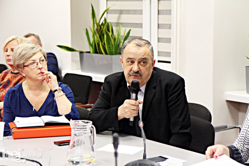 Sesja Rady Powiatu. Temat: szpital