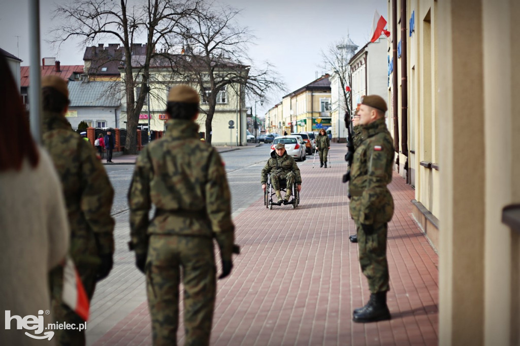 Tablica pamiątkowa na I LO