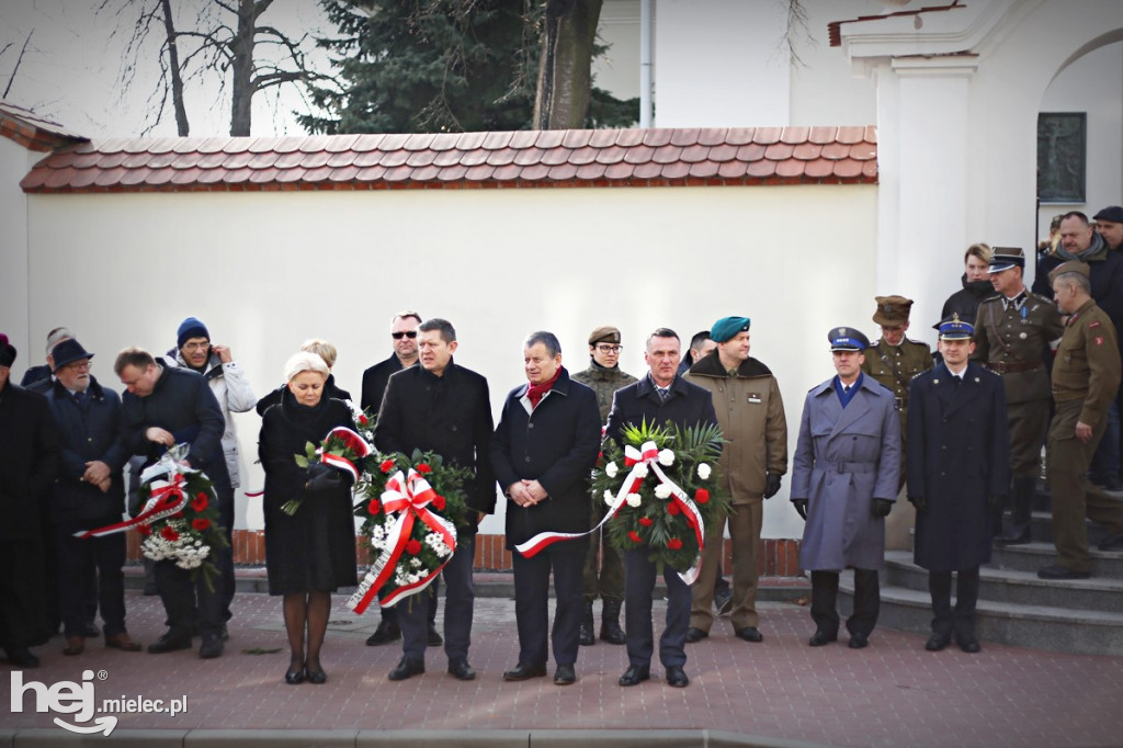 Tablica pamiątkowa na I LO