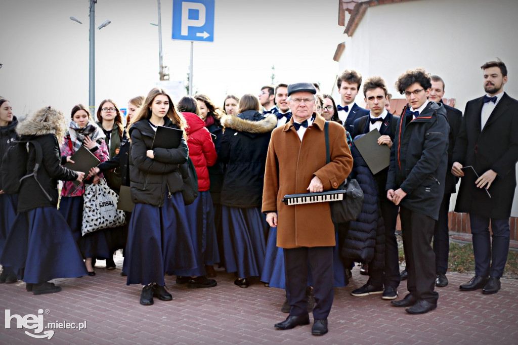 Tablica pamiątkowa na I LO