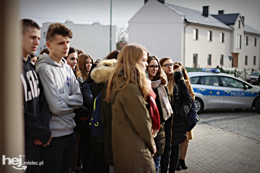 Tablica pamiątkowa na I LO