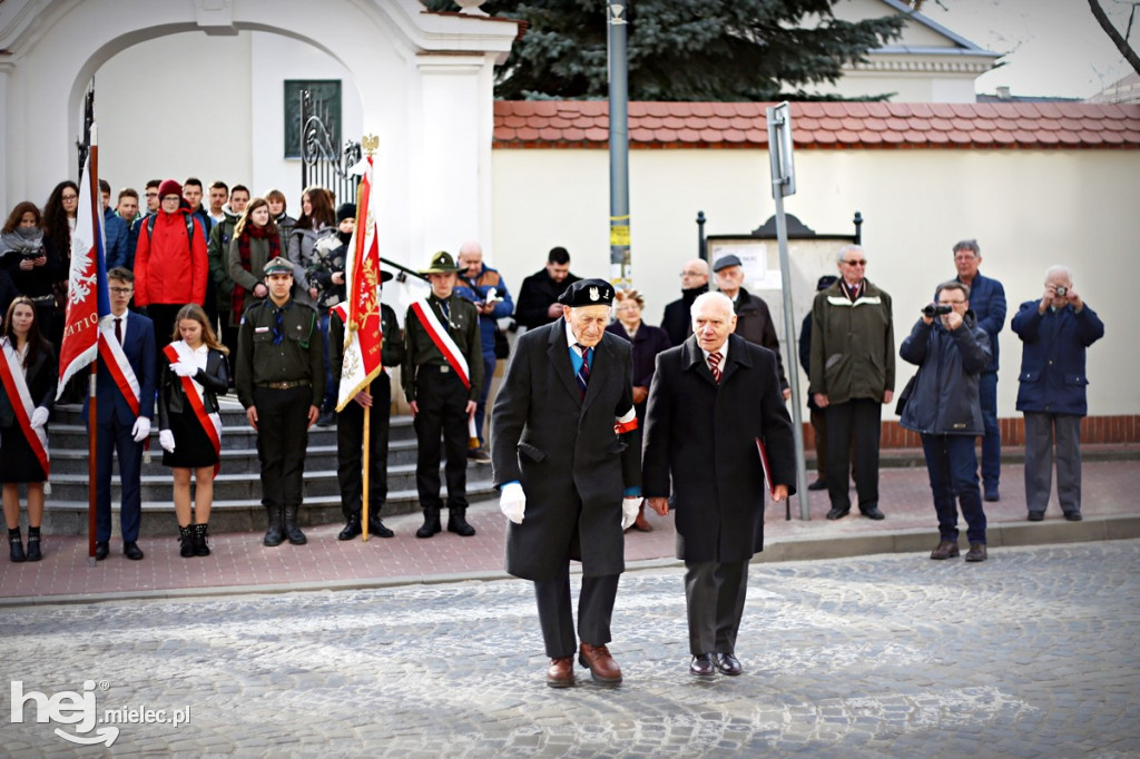Tablica pamiątkowa na I LO