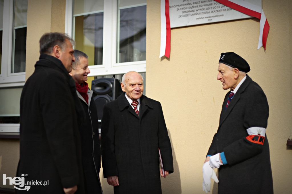 Tablica pamiątkowa na I LO