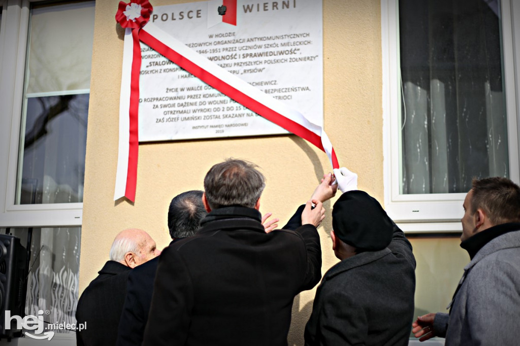 Tablica pamiątkowa na I LO