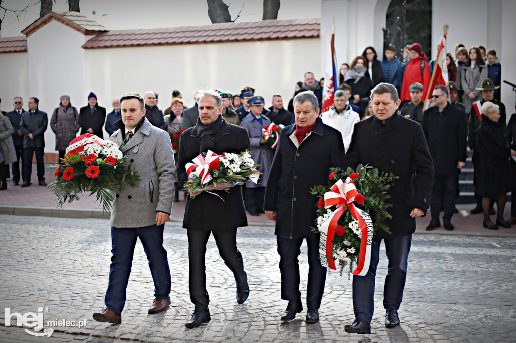 Tablica pamiątkowa na I LO