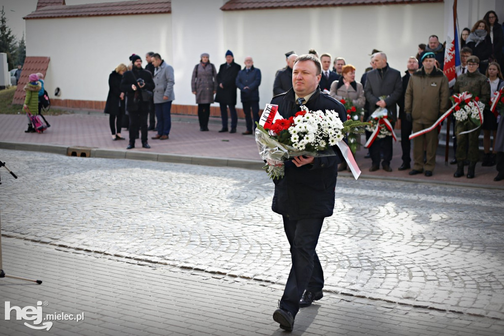 Tablica pamiątkowa na I LO