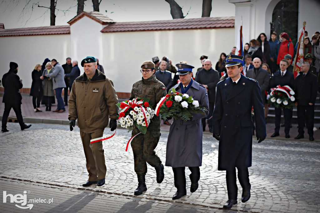 Tablica pamiątkowa na I LO