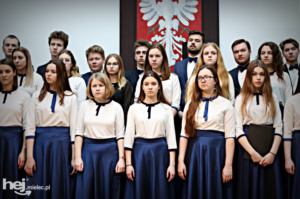 Tablica pamiątkowa na I LO