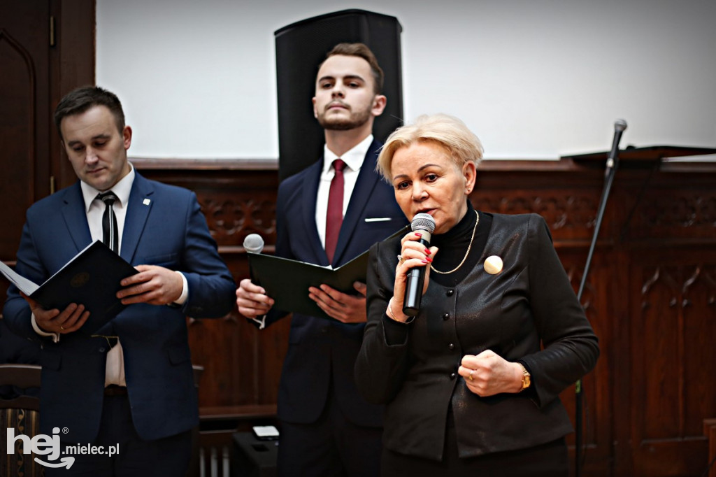 Tablica pamiątkowa na I LO