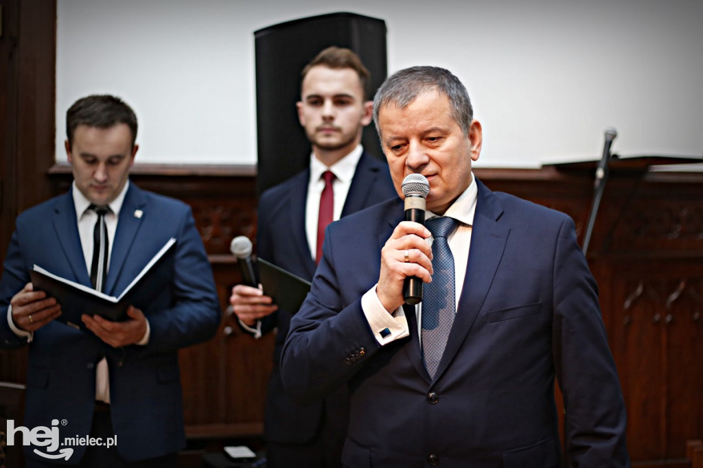 Tablica pamiątkowa na I LO