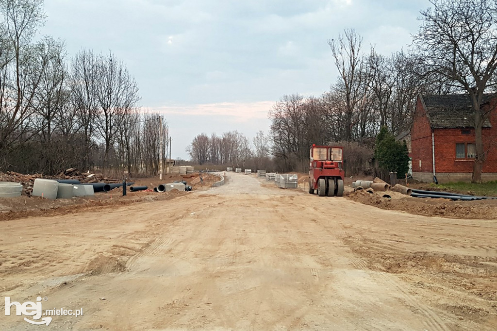 Widać pierwsze elementy nowego mostu