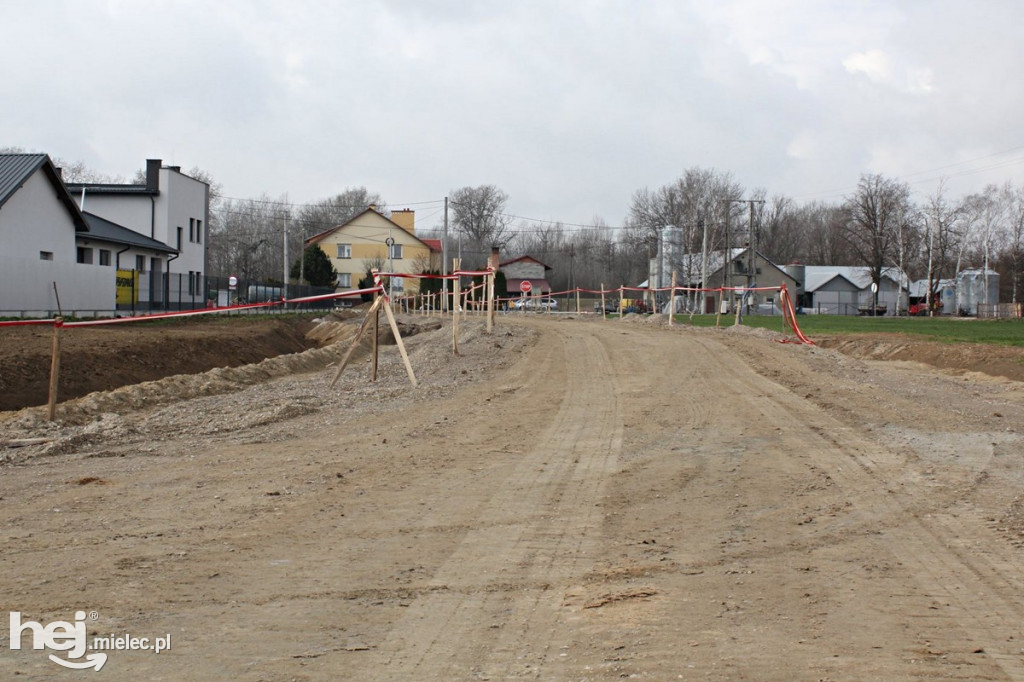 Widać pierwsze elementy nowego mostu