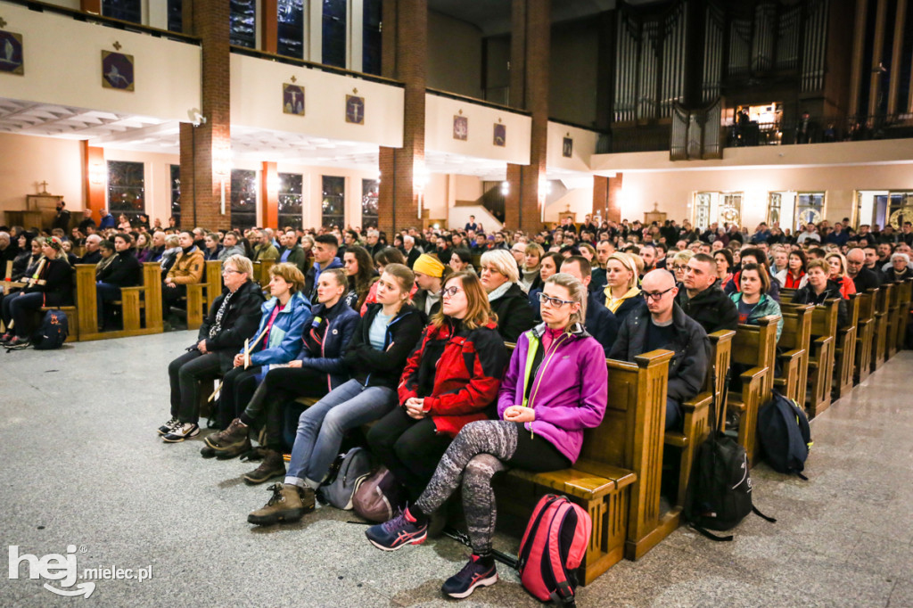 Blisko 600 osób wyruszyło na EDK