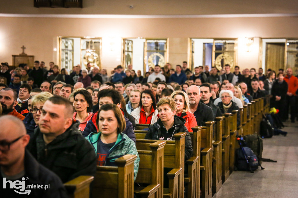 Blisko 600 osób wyruszyło na EDK
