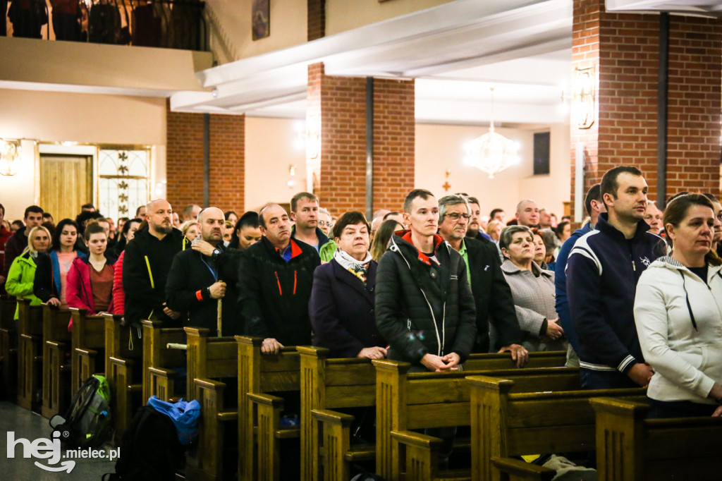 Blisko 600 osób wyruszyło na EDK
