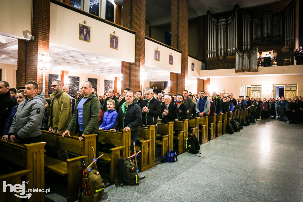 Blisko 600 osób wyruszyło na EDK